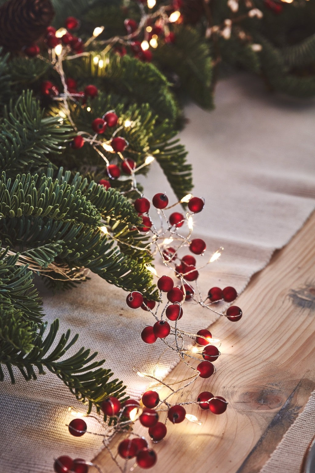 Red Berry Fairy Lights – 80 Warm White LEDs